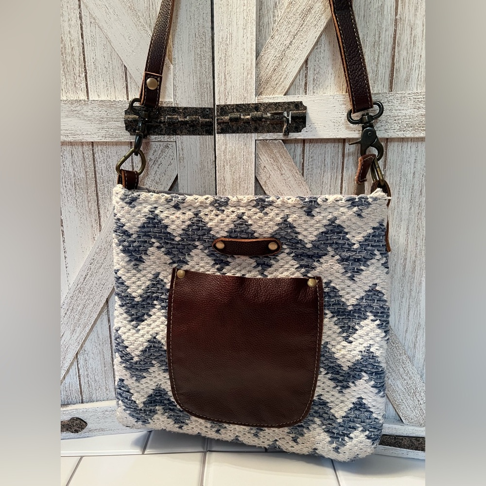 Myra bag Cream and blue Patterned bag with brown leather
